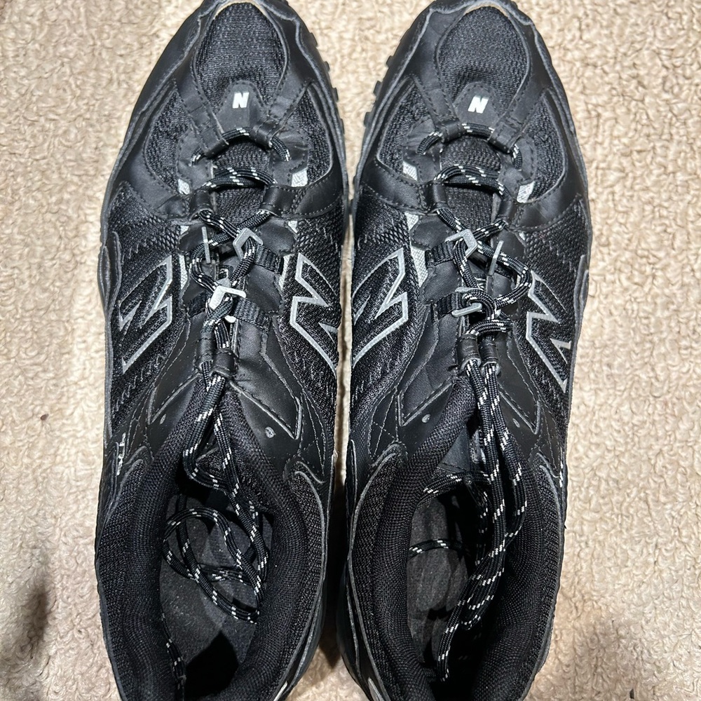 New Balance Men’s Black Athletic Sneakers with Reflective Accents - size 12